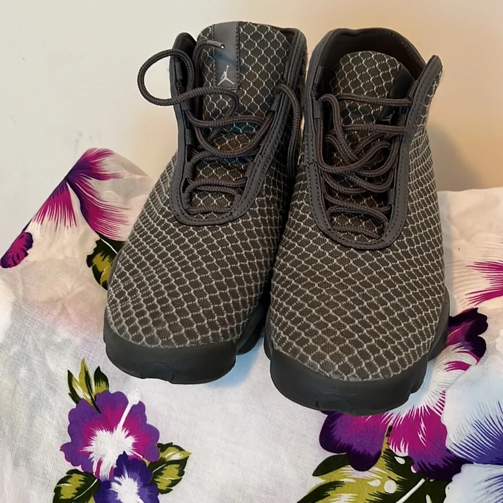 Jordan’s - Picture 2 of 7